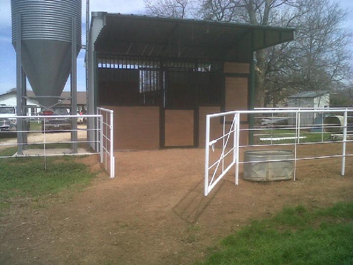 LOAFING SHED/RUN IN SHED